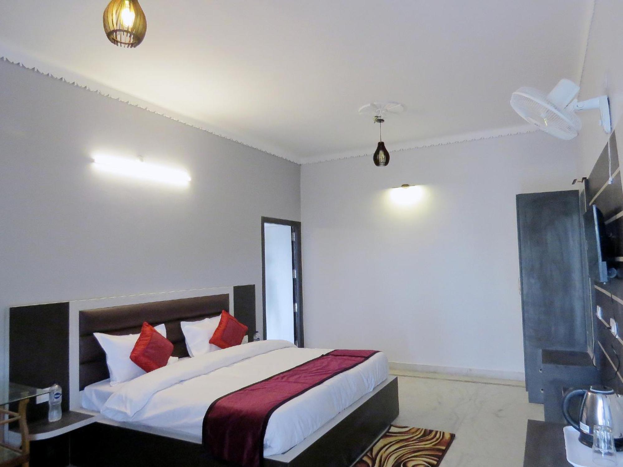 Hotel Haya Palace Nainital Buitenkant foto